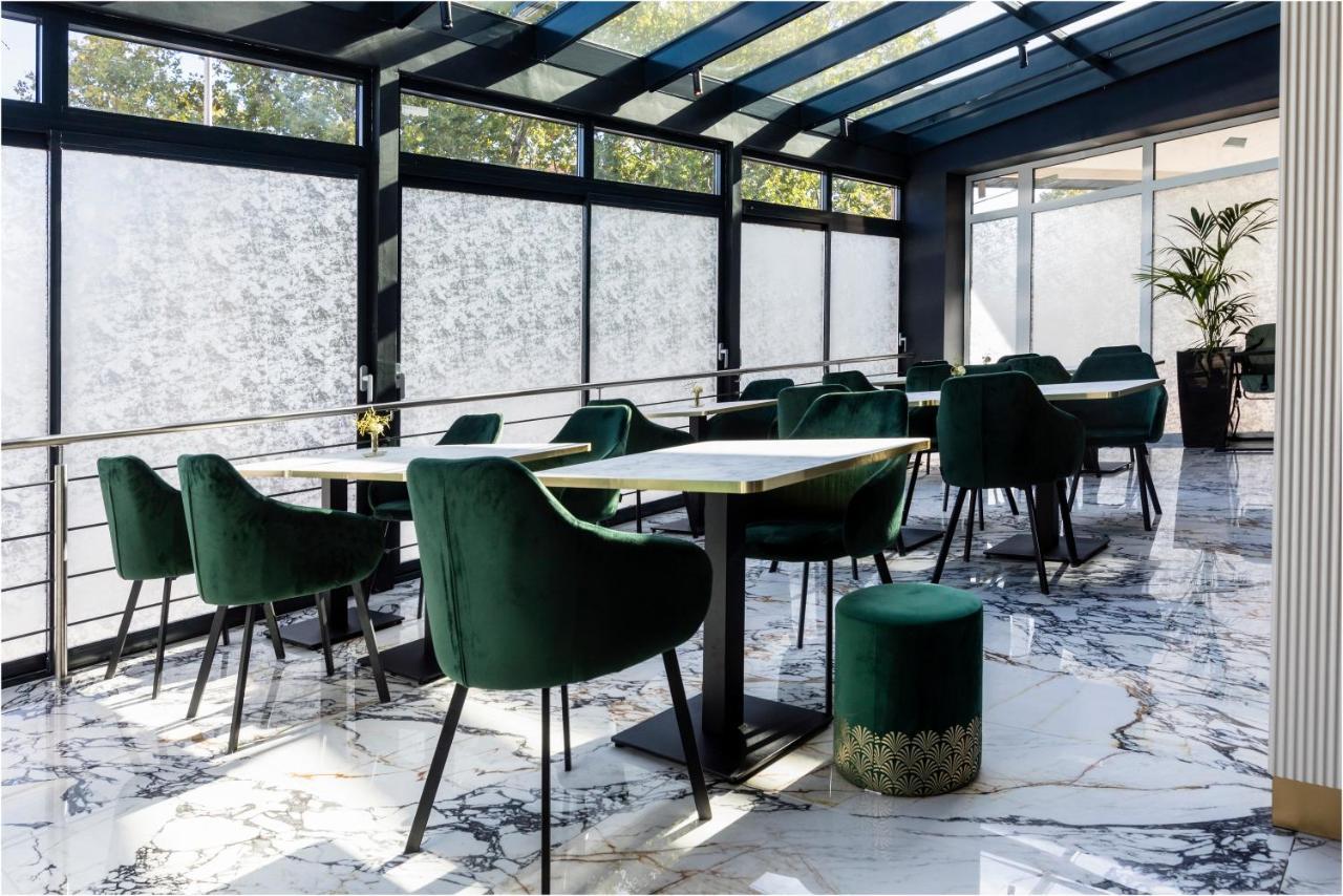 Hotel Szatmári Jászberény Esterno foto