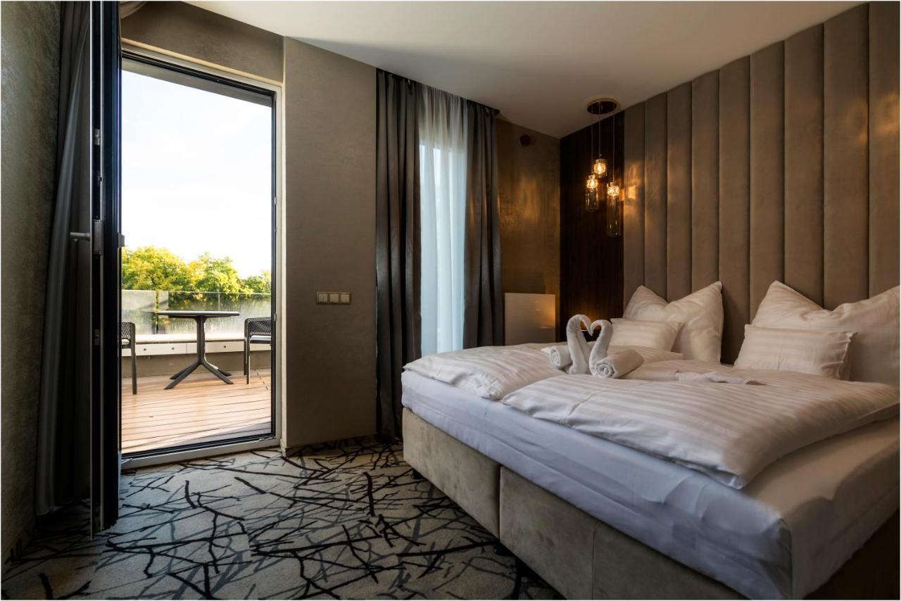 Hotel Szatmári Jászberény Esterno foto