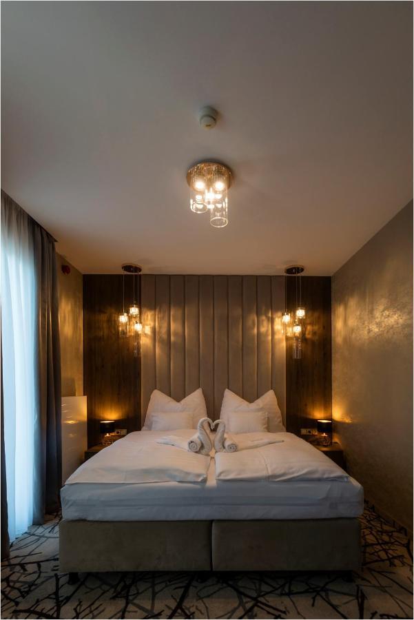 Hotel Szatmári Jászberény Esterno foto