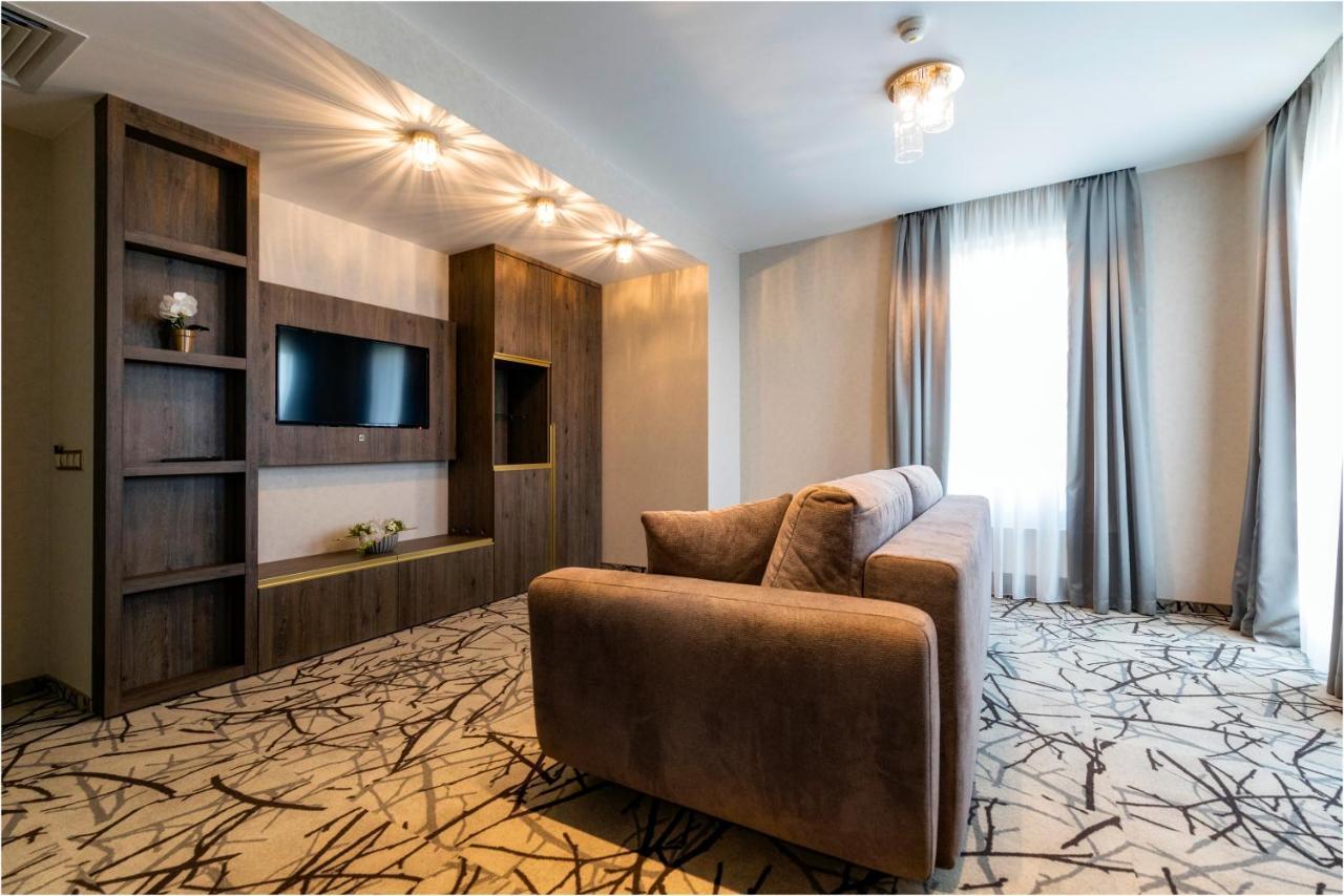 Hotel Szatmári Jászberény Esterno foto