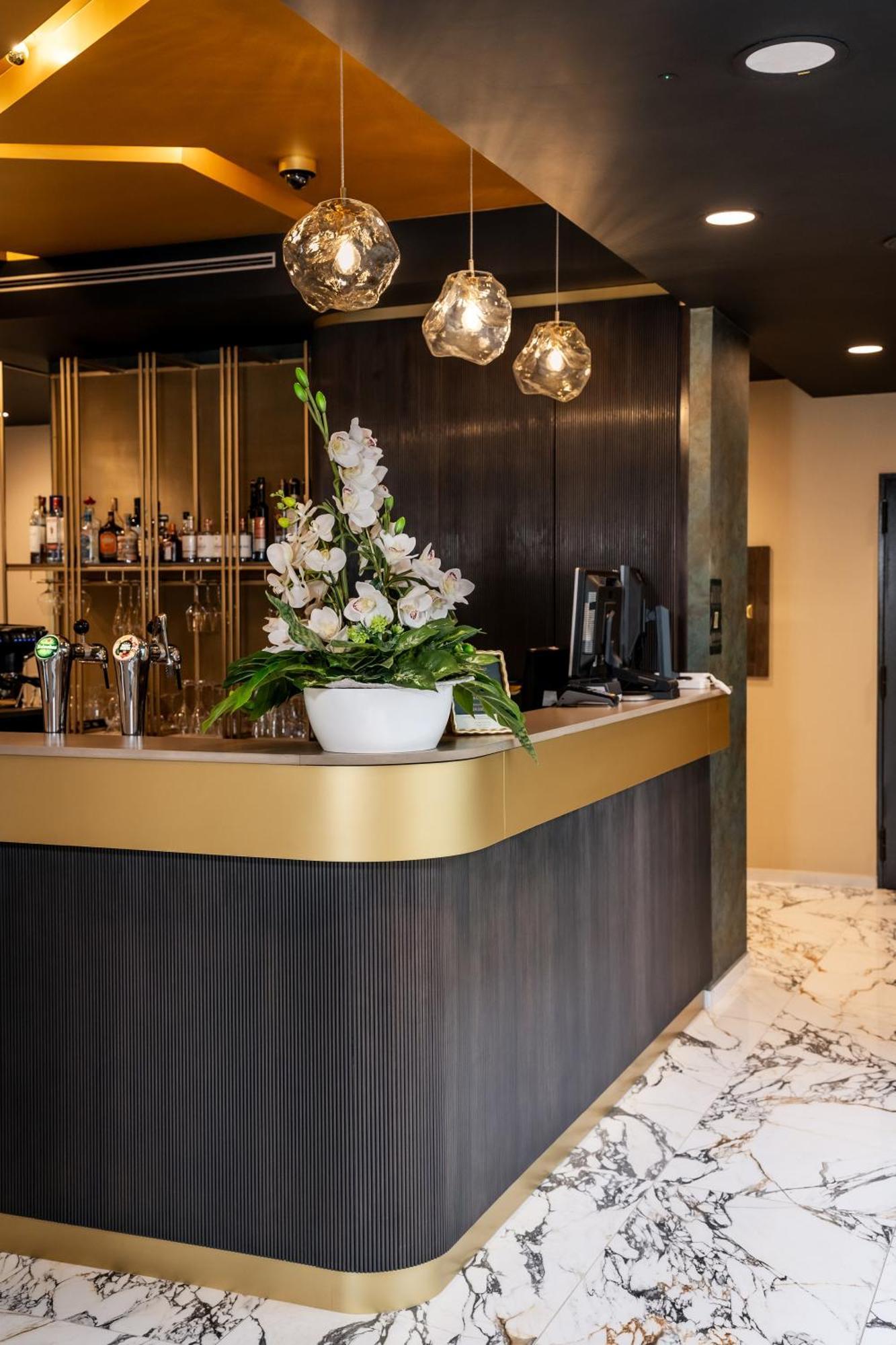Hotel Szatmári Jászberény Esterno foto
